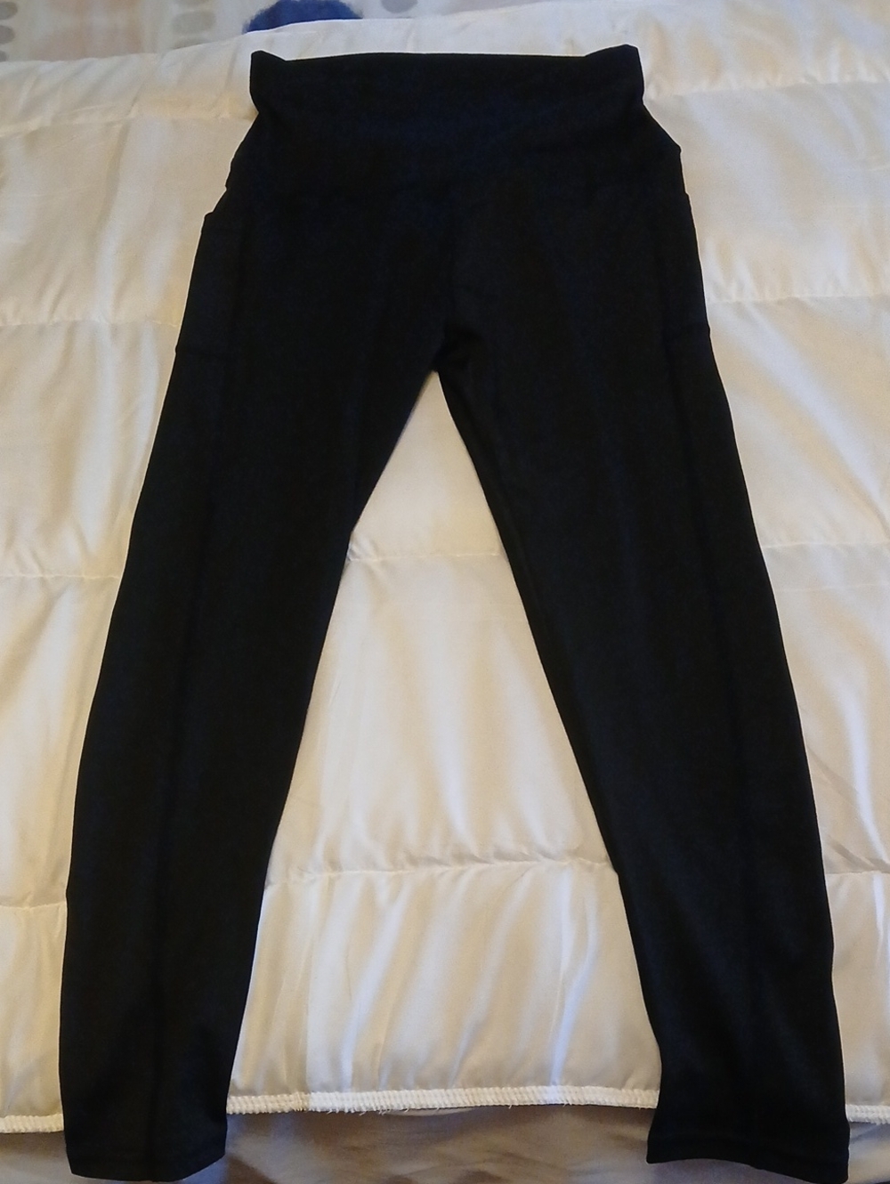 High-Waist Black Leggings with Side Pockets (Black, M)